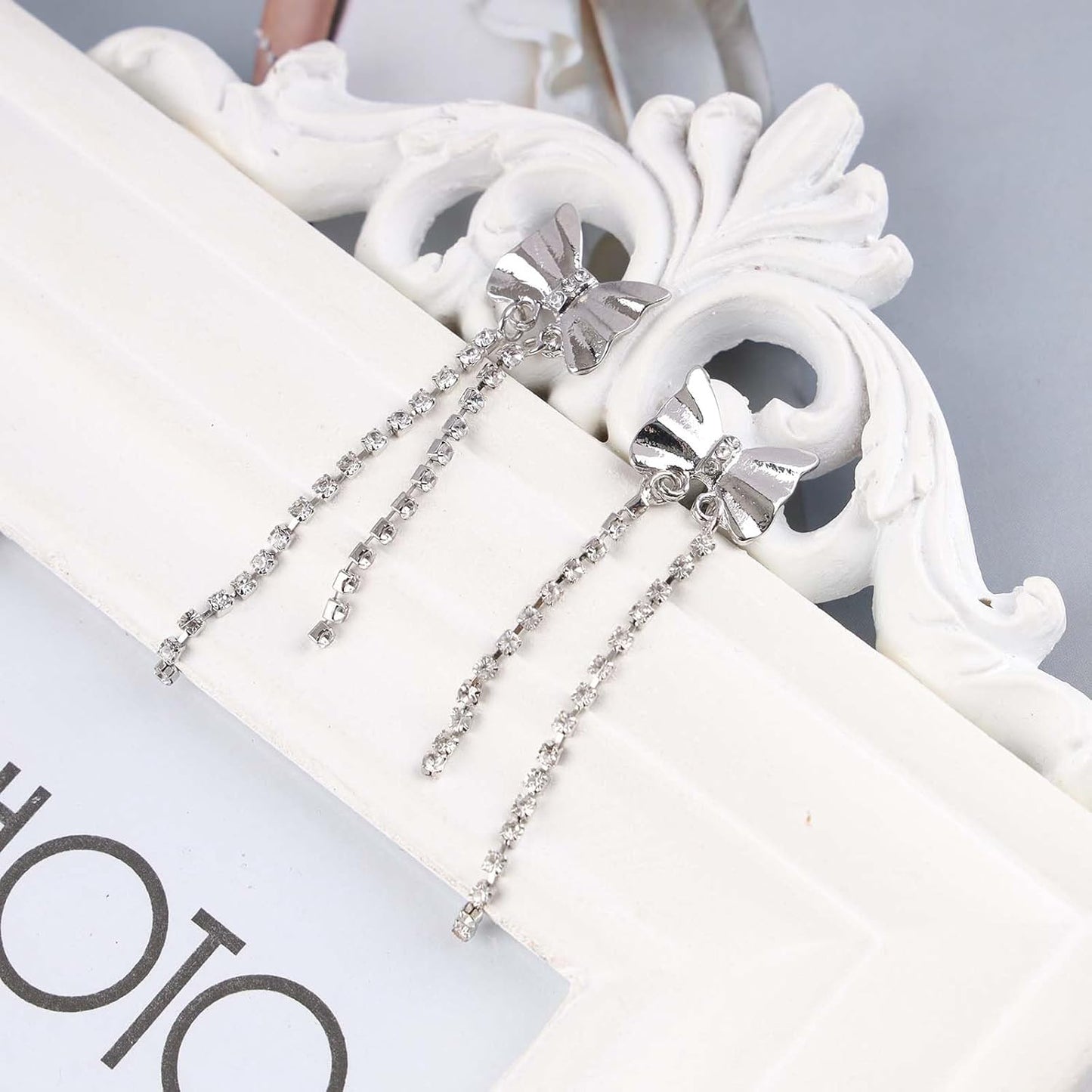 Vintage Bow tennis chain Drop Earrings Long Crystal Chain Earrings Silver Bow Cz Tassel Earrings Sparkly Cz Bowknot Stud Earrings Jewelry for Women