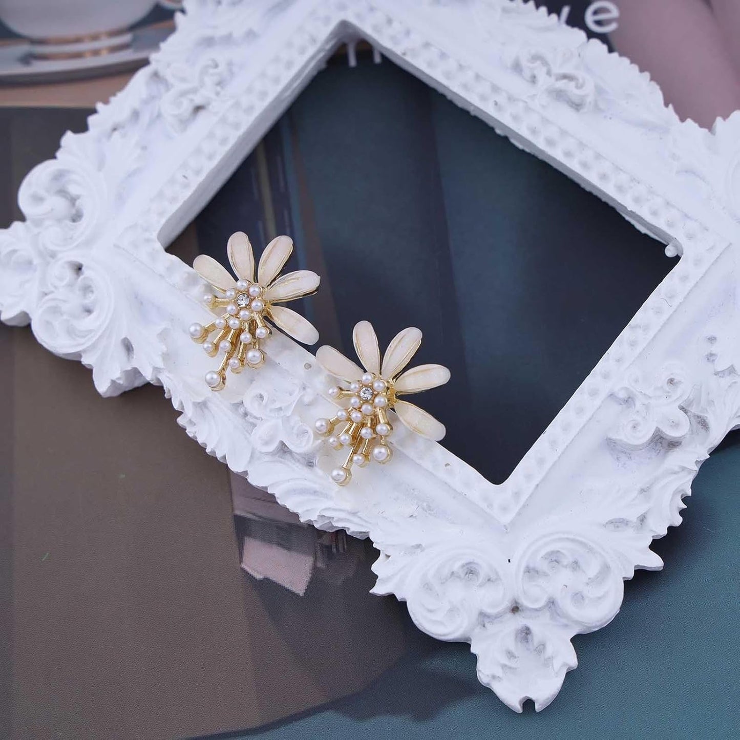 Vintage Flower Pearl Earrings Tiny Pearl Drop Earrings Enamel Flower Stud Earrings Gold Cluster Pearl Earrings Jewelry for Women