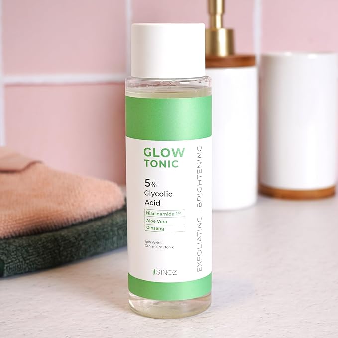 Glow Tonic | Pore Tightening, Exfoliating & Purifying | with Salicylic Acid, Niacinamide, Aloe Vera & Ginseng | Reduces Pores, Shine & Blackheads | Serum-Effective Formula | 200 ml