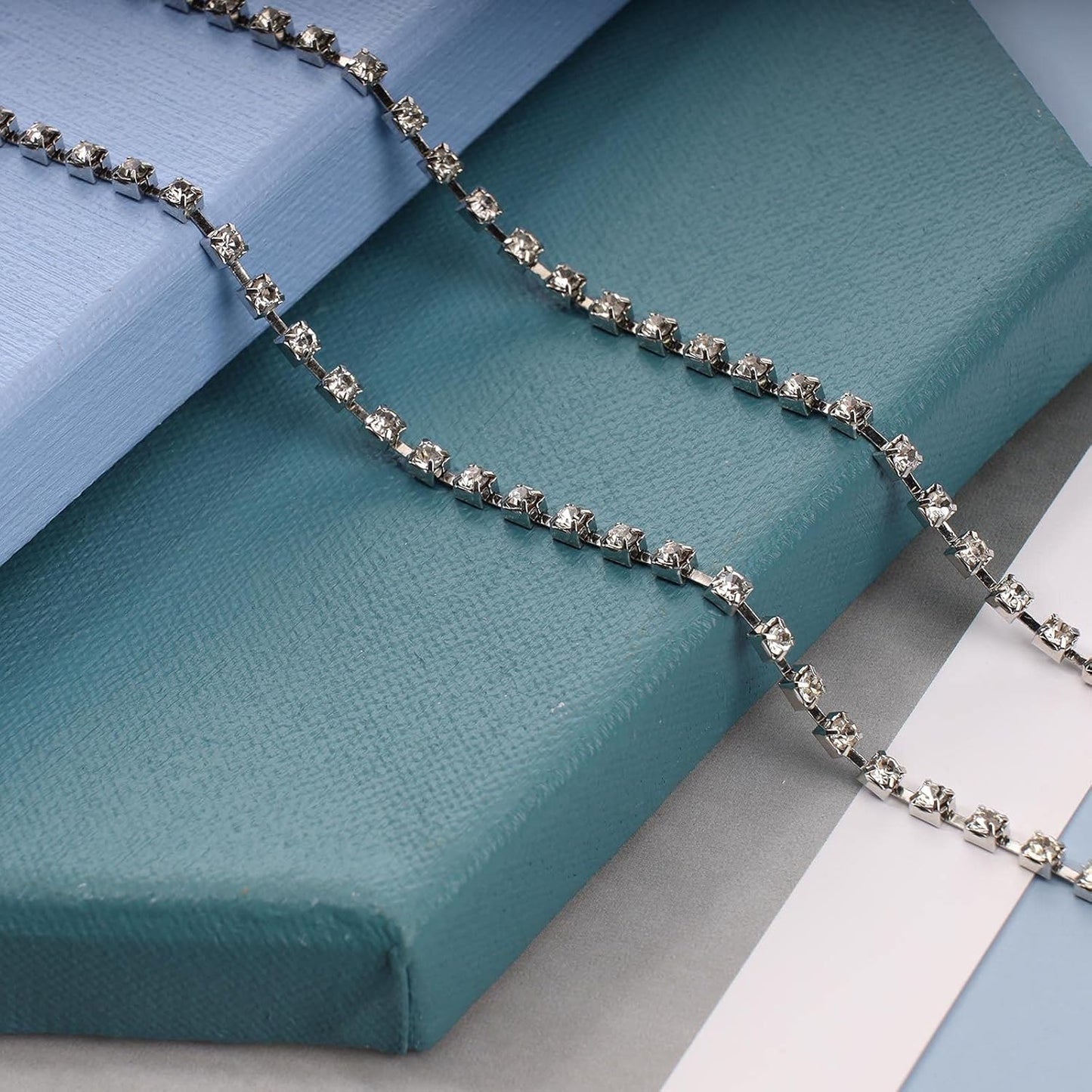 Boho Crystal Thigh Chain Silver Body Chain Leg Chains Body Jewelry Accessories for Women and Girls (Silver)