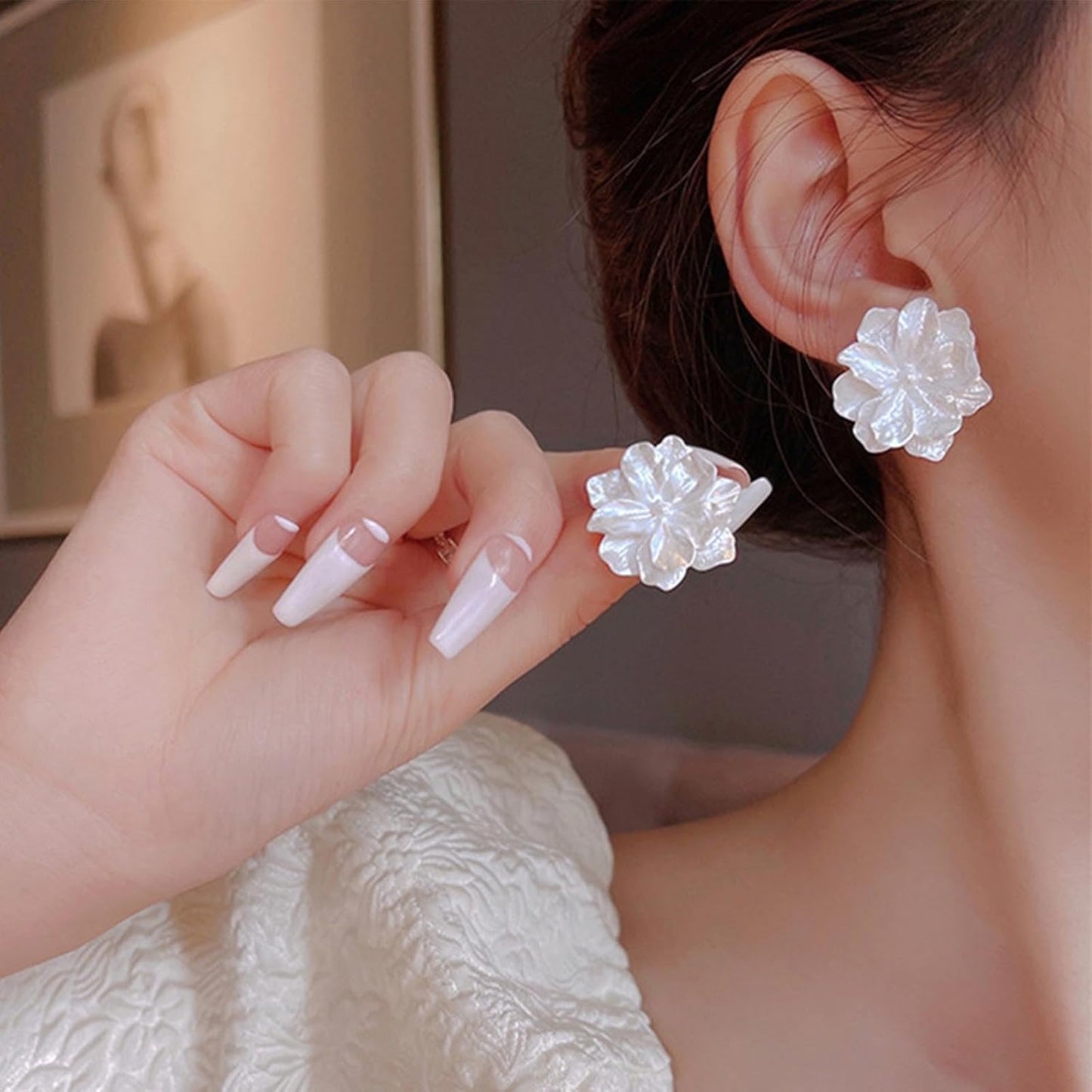 Unique Large White Flower Earrings Studs Vintage Acrylic Floral Petal Earrings Statement French Camellia Flower Earrings Studs Bridal Wedding Prom Earrings Jewelry for Women