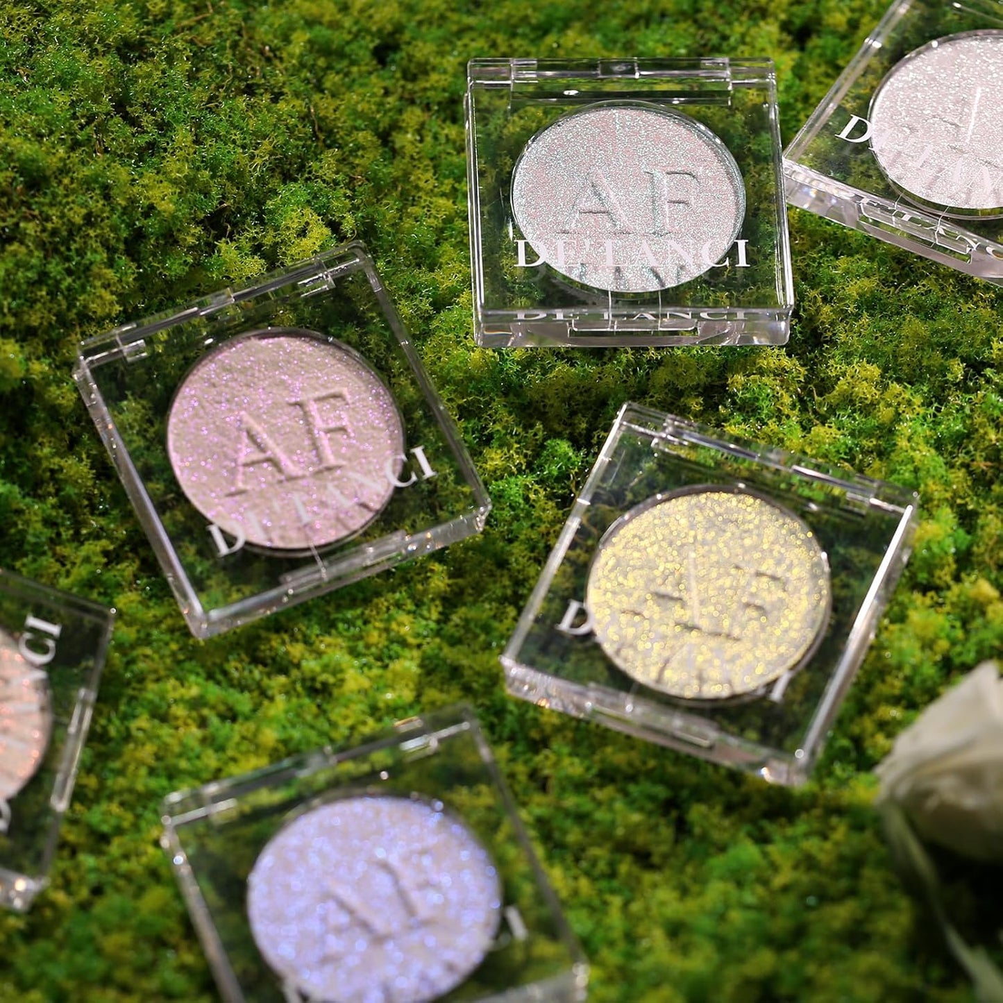 Highlighter Makeup Palette, Long Lasting New Formula, Dazzling Green-Silver Shimmer, Sheer Silver Base, Ideal for Face and Body Contour and Cheek Highlight (#04) Green-Silver Dazzling Shimmer